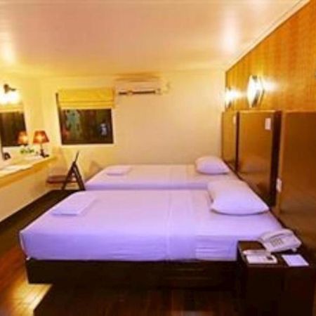 Mervit Hotel Padang  Ngoại thất bức ảnh