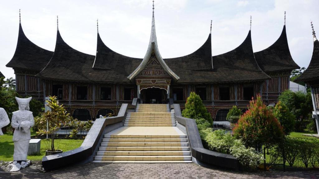 Mervit Hotel Padang  Ngoại thất bức ảnh